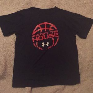 under armor athletic shirt